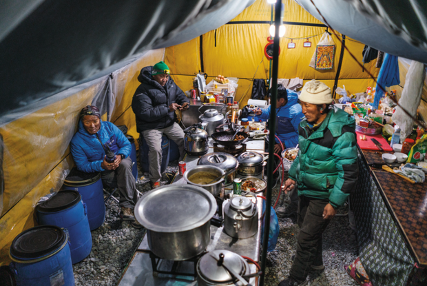 Wielka tajemnica Everestu. Kto NAPRAWDĘ był pierwszym zdobywcą góry gór?