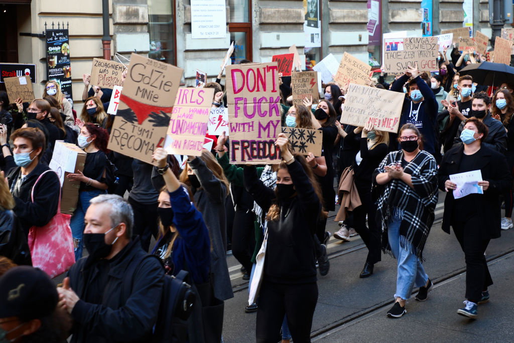 Od tygodnia przez Polskę przelewa się fala protestów po wyroku TK ws. prawa aborcyjnego (fot. Getty Images()