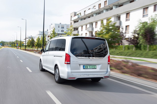 Lubisz wyprawy i adventure? Przygoda z Mercedes-Benz EQV jest dla ciebie