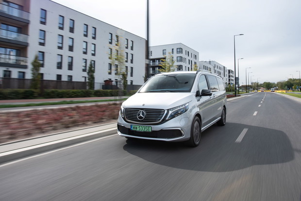 Lubisz wyprawy i adventure? Przygoda z Mercedes-Benz EQV jest dla ciebie