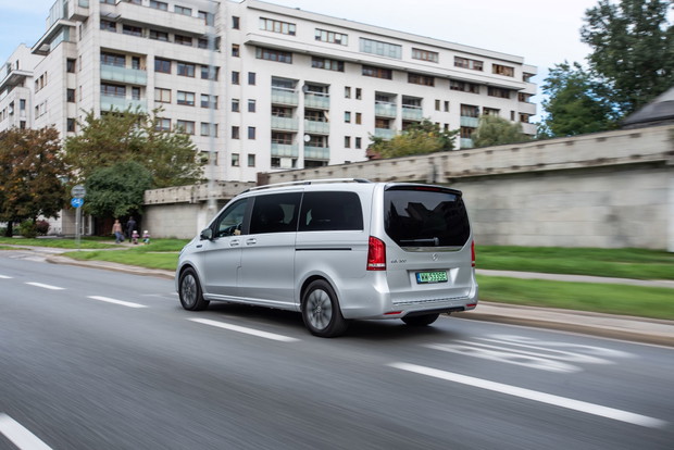 Lubisz wyprawy i adventure? Przygoda z Mercedes-Benz EQV jest dla ciebie