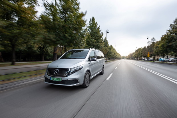 Lubisz wyprawy i adventure? Przygoda z Mercedes-Benz EQV jest dla ciebie