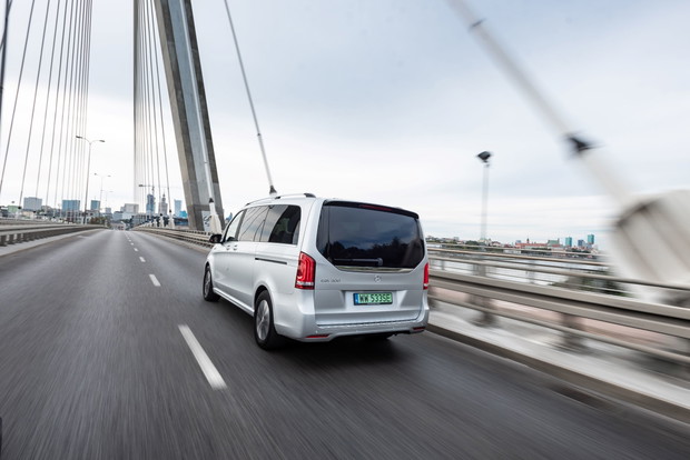 Lubisz wyprawy i adventure? Przygoda z Mercedes-Benz EQV jest dla ciebie