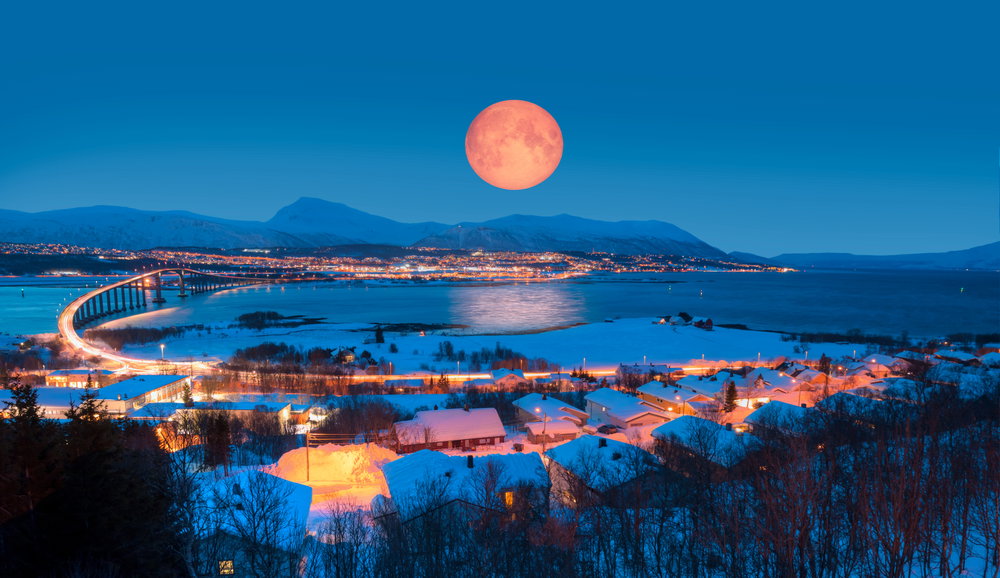 Urban,Landscape,Of,Tromso,In,Northern,Norway,With,Full,Moon