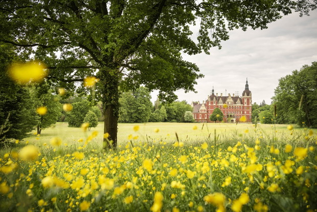 Muskau (Mużaków) – widok na Park księcia Pücklera wraz z zamkiem