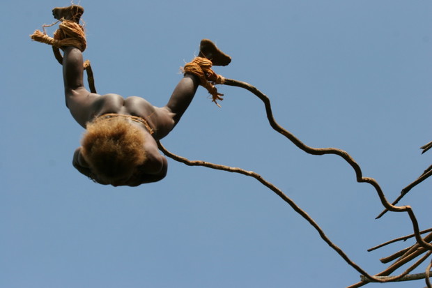 Tradycyjne skoki na lianach podczas święta Naghol na Vanuatu