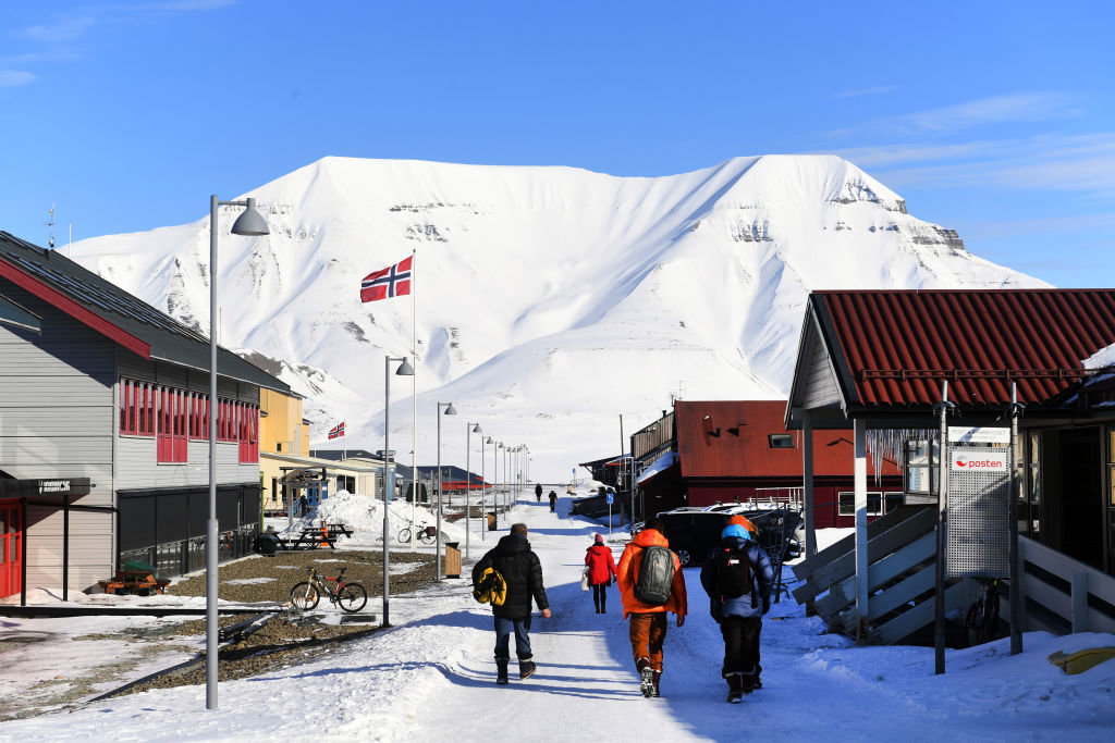 Spitsbergen - pogoda i temperatura. Jak globalne ocieplenie zmienia polarny świat? (fot.  Rune Hellestad- Corbis/ Corbis via Getty Images)