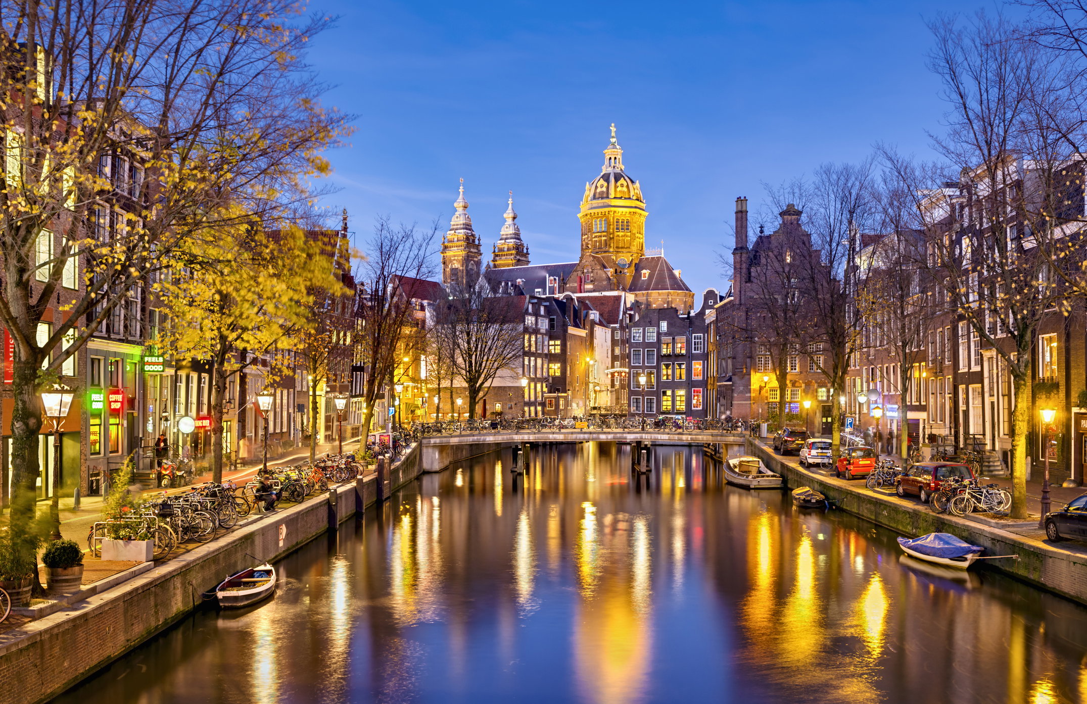Amsterdam to nie tylko cofee shopy. Popłyń kanałem i odwiedź dom Anny Frank