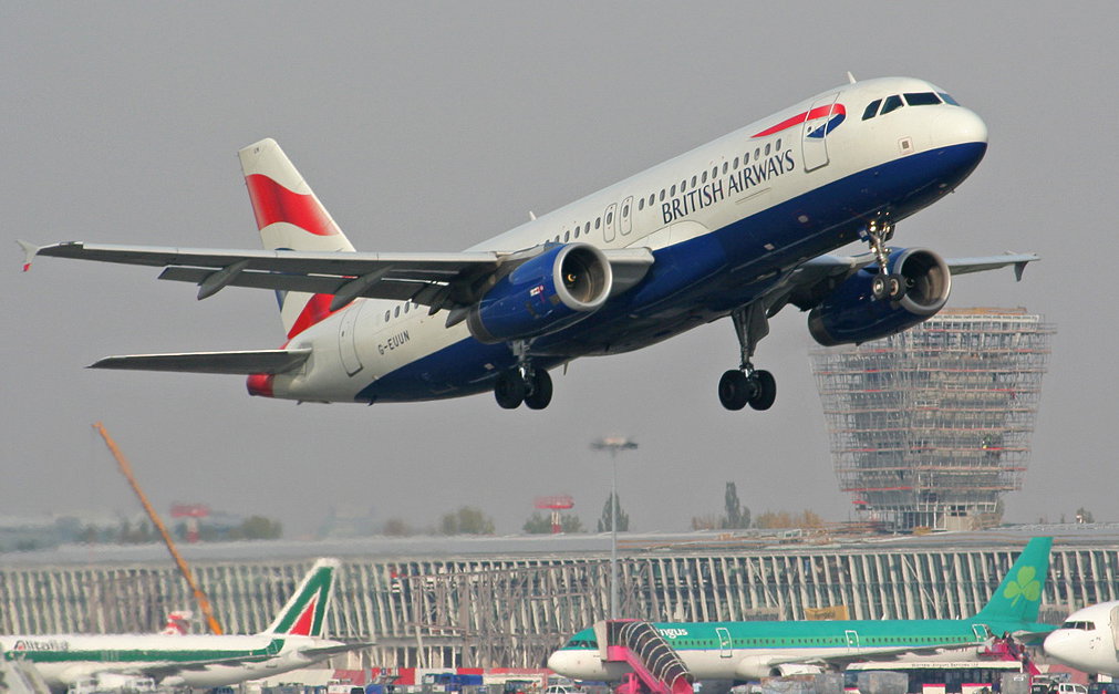 G-EUUN__British_Airways_-_Airbus_320-200__w_galerii_zdjec_lotniczych_1260788520158_kopia