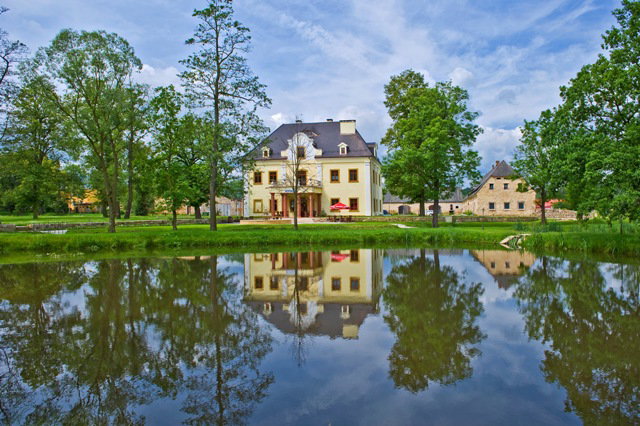 Palac-na-Wodzie-w-Staniszowie