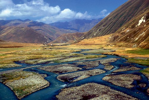 GEORGIA_glacial_valley_view_from_the_Military_Highway_GG005LM