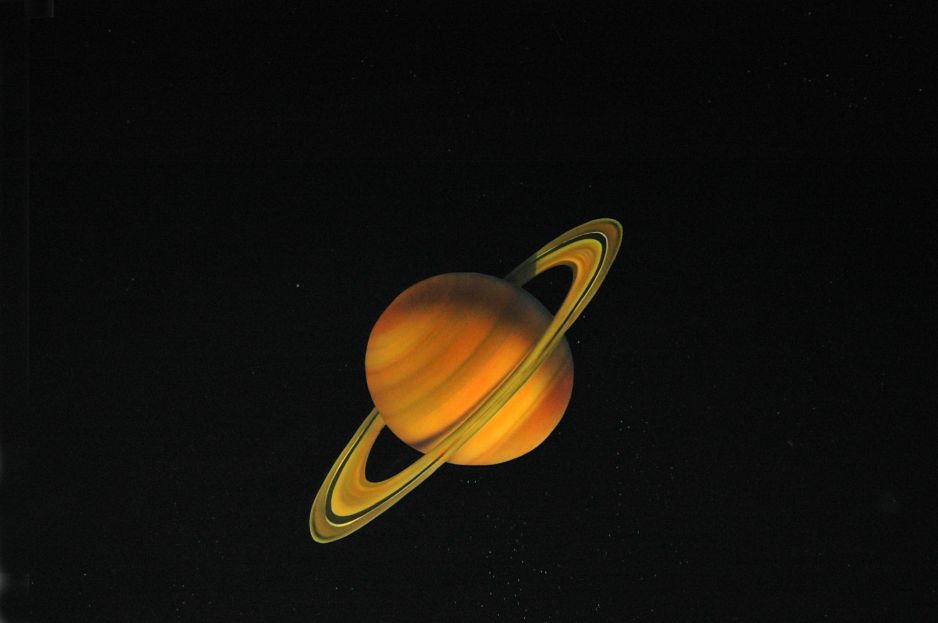 Saturn ciekawostki. Władca pierścieni i księżyc z własną atmosferą (fot. Getty Images)