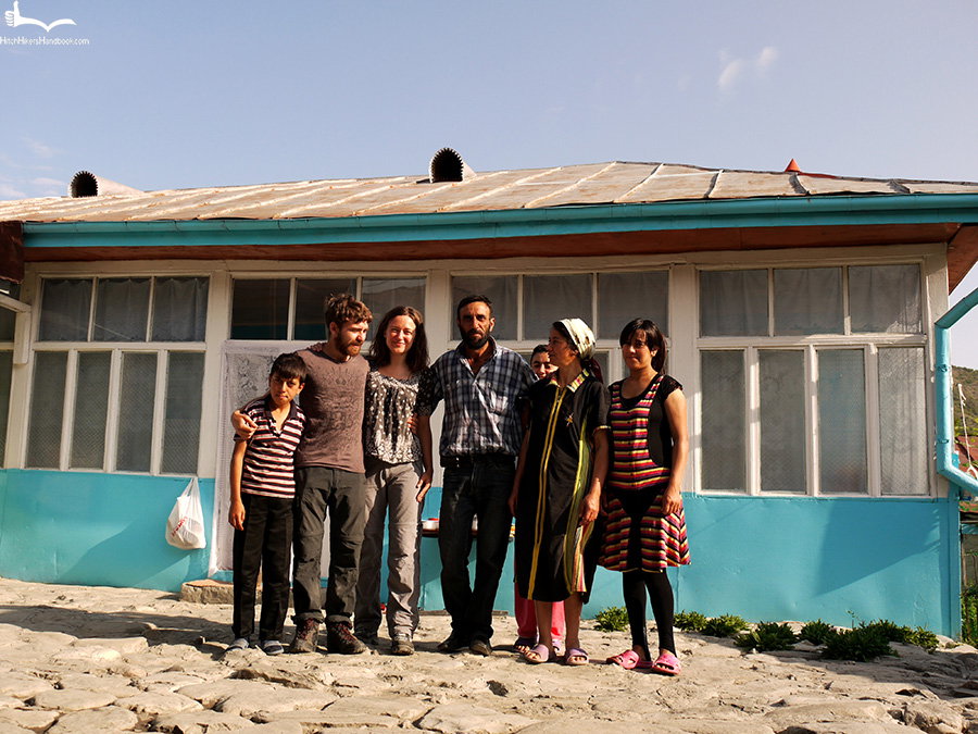 Ania_i_Jon_z_rodzina_Azerow__Lahic_2011