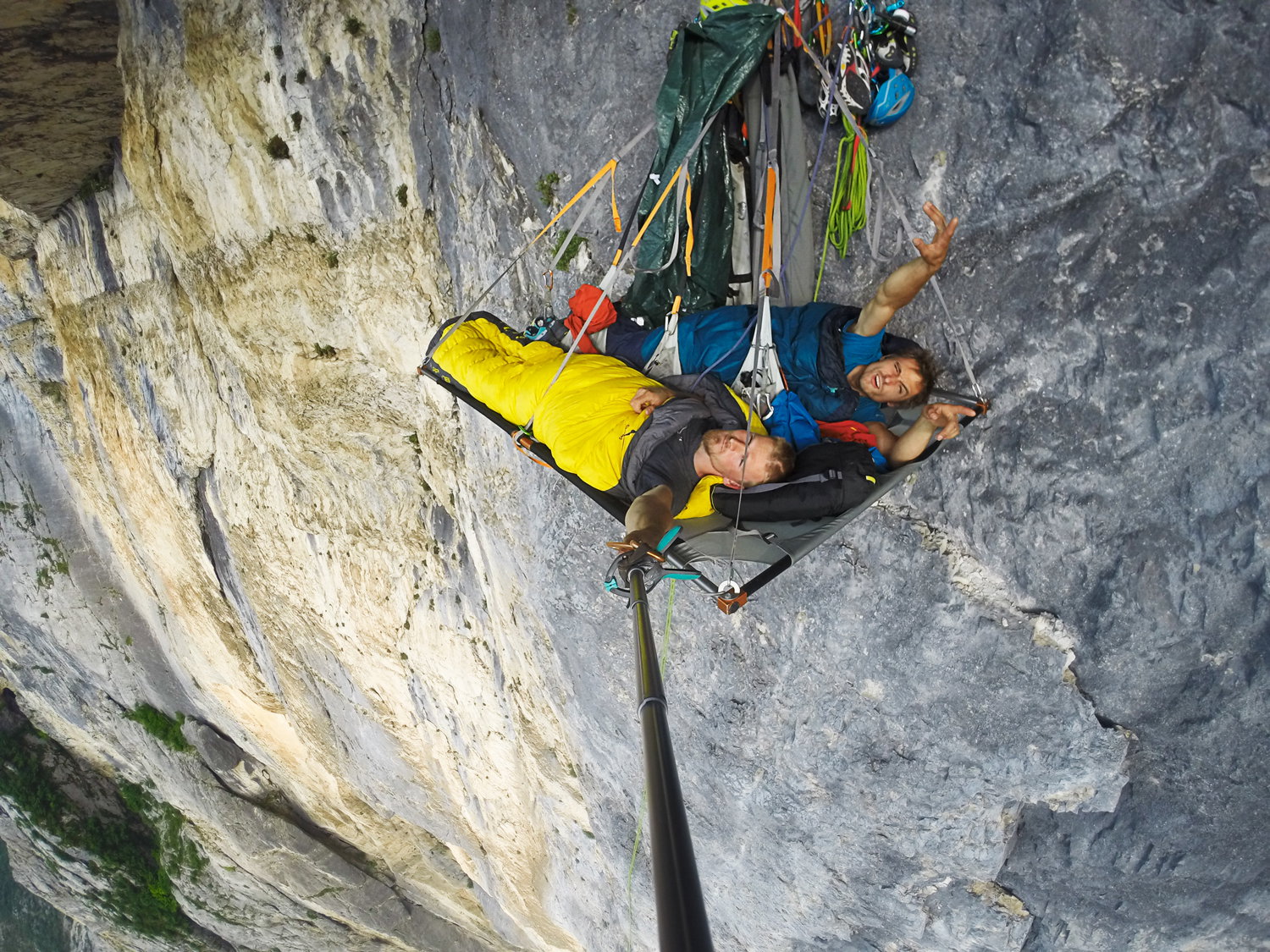 Po_nocy_w_portaledge__u__fot._arch._Alpine_Wall_Tour__02