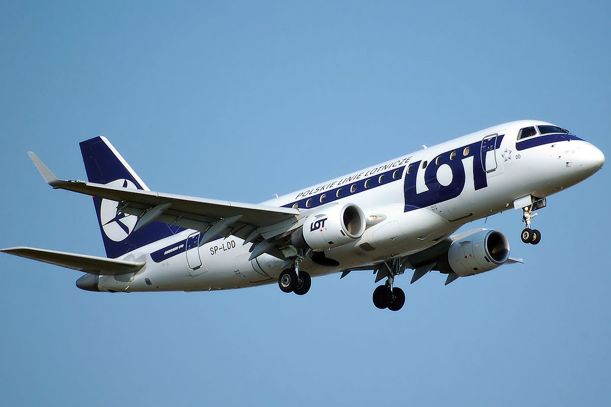 1200px-Lot.embraer.e-170-100st.sp-ldd