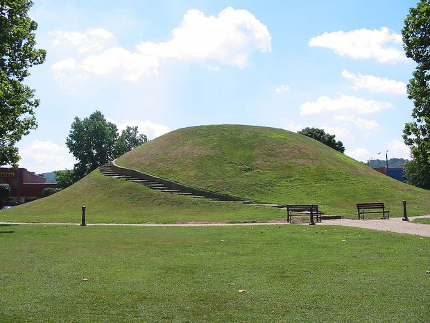 1200px-Criel_Mound