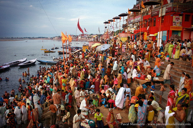 Wschód słońca w Varanasi, Indie