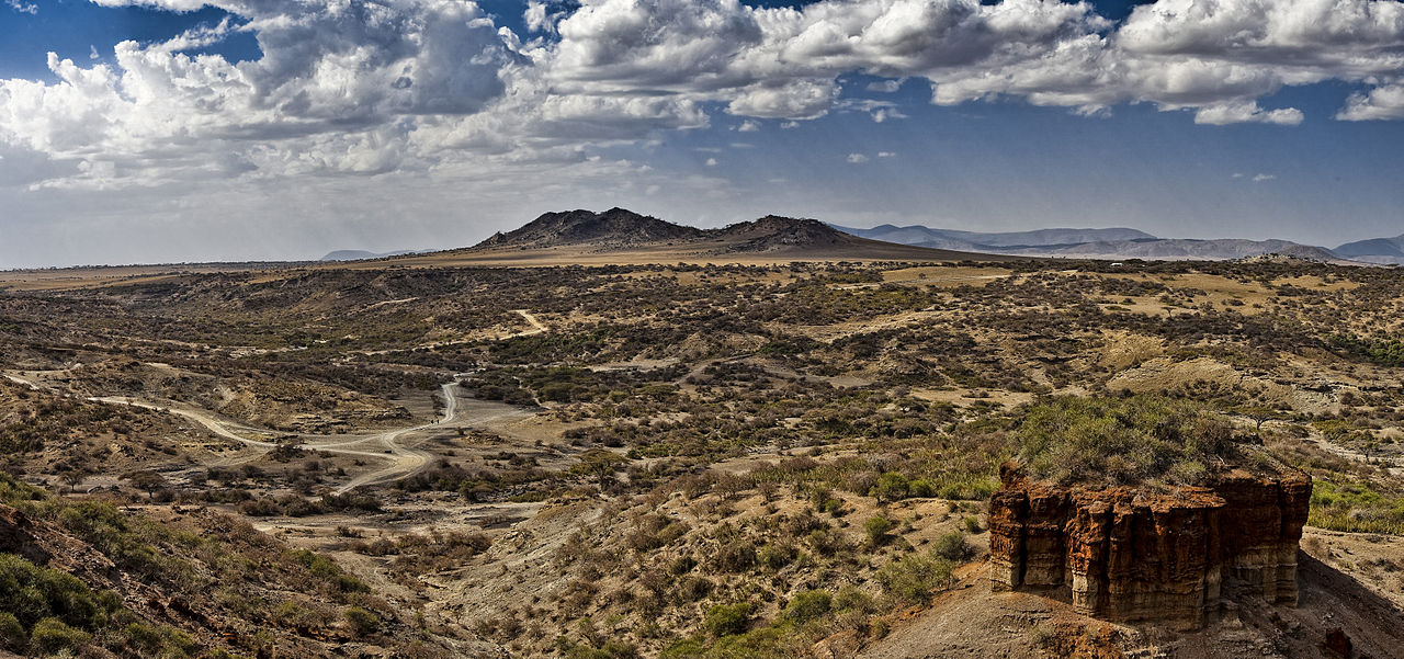 1280px-Olduvai_Gorge_or_Oldupai_Gorge