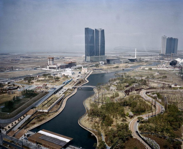 giulio-di-sturco-aerotropolis-11.ngsversion.1463757465760.adapt.885.1
