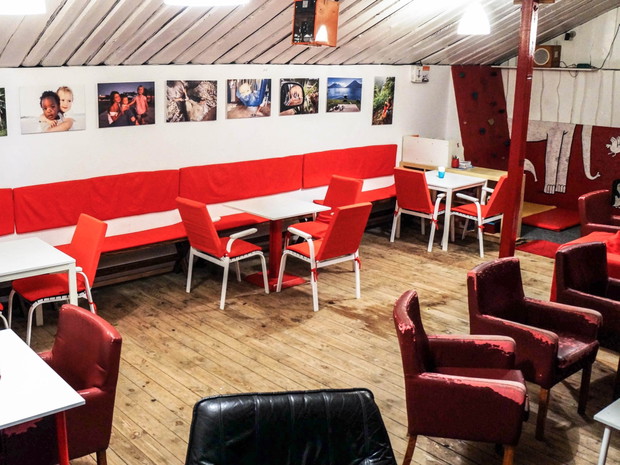 Spłonęła kawiarnia podróżnicza Cafe 8 stóp