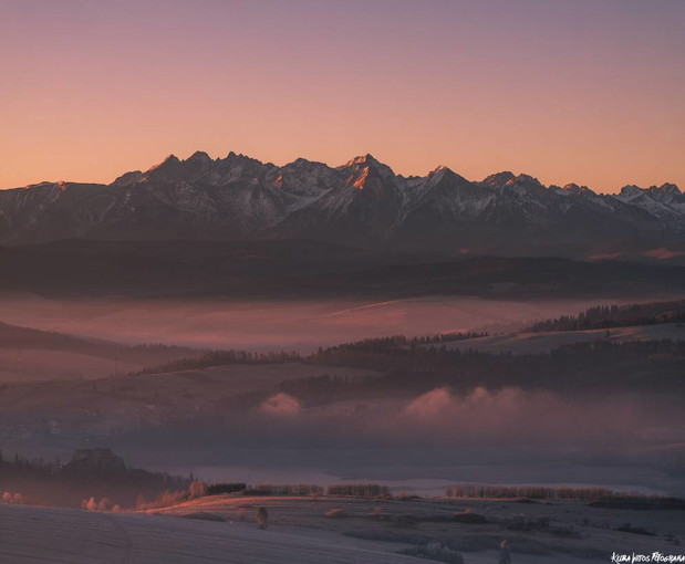 Tatry o świcie podziwiane z Góry Wdżar