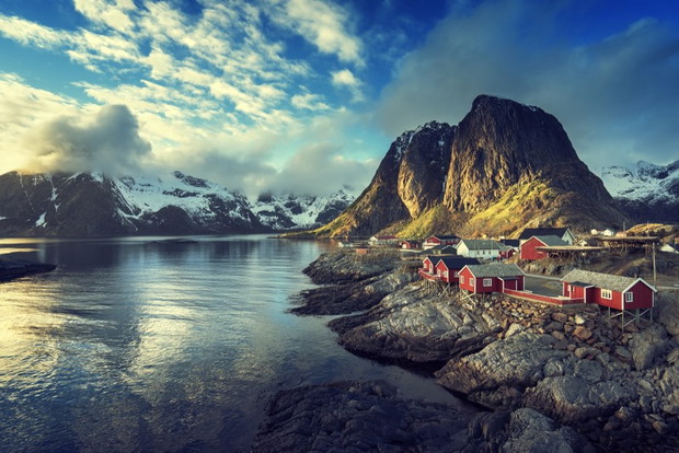 Reine, Norwegia. Z widokiem fiordy