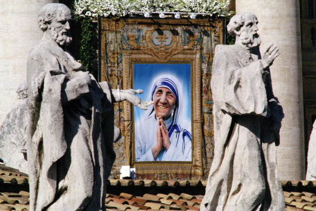 Matka Teresa zostaje świętą. Wątpliwości pozostają