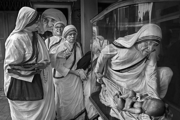 Matka Teresa zostaje świętą. Wątpliwości pozostają