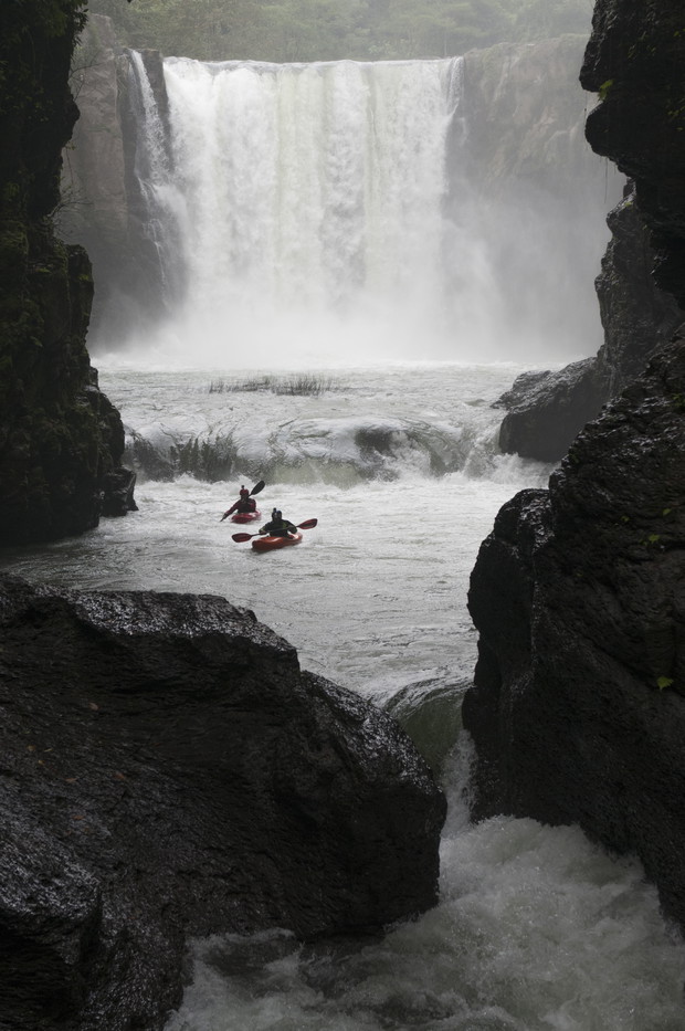 „Chasing Niagara” to nie tylko porywający dokument o przygodzie życia. To także piękna opowieść o odpowiedzialności i sile prawdziwej przyjaźni