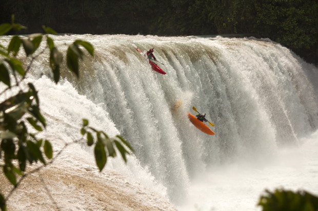 „Chasing Niagara” to nie tylko porywający dokument o przygodzie życia. To także piękna opowieść o odpowiedzialności i sile prawdziwej przyjaźni