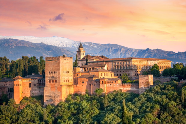 8. Alhambra, Granada, Hiszpania