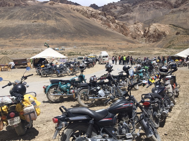 550 km motocyklem przez Himalaje