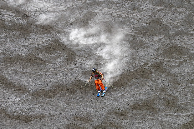 Sliding Fire: Zjechali na nartach i snowboardzie po zboczach czynnego wulkanu