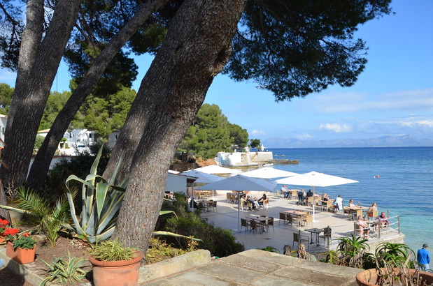 Restauracja nad brzegiem morza. Alcanda. Majorka