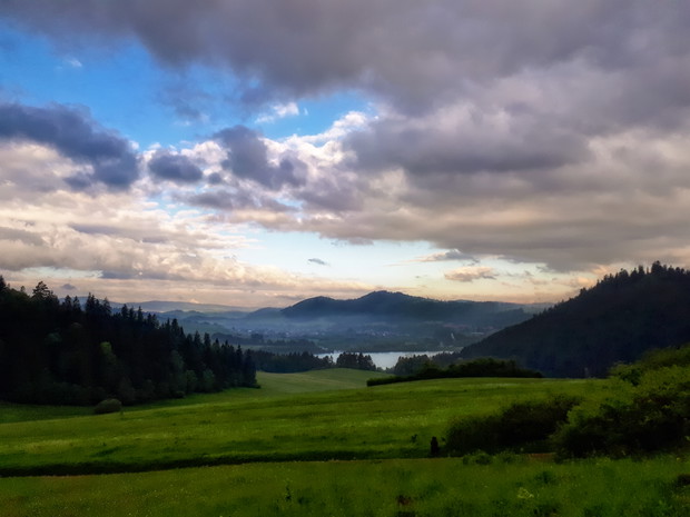 Zdjęcie wykonane smartfonem Samsung Galaxy A5 2017. Przepiękny widok na Pieniny.