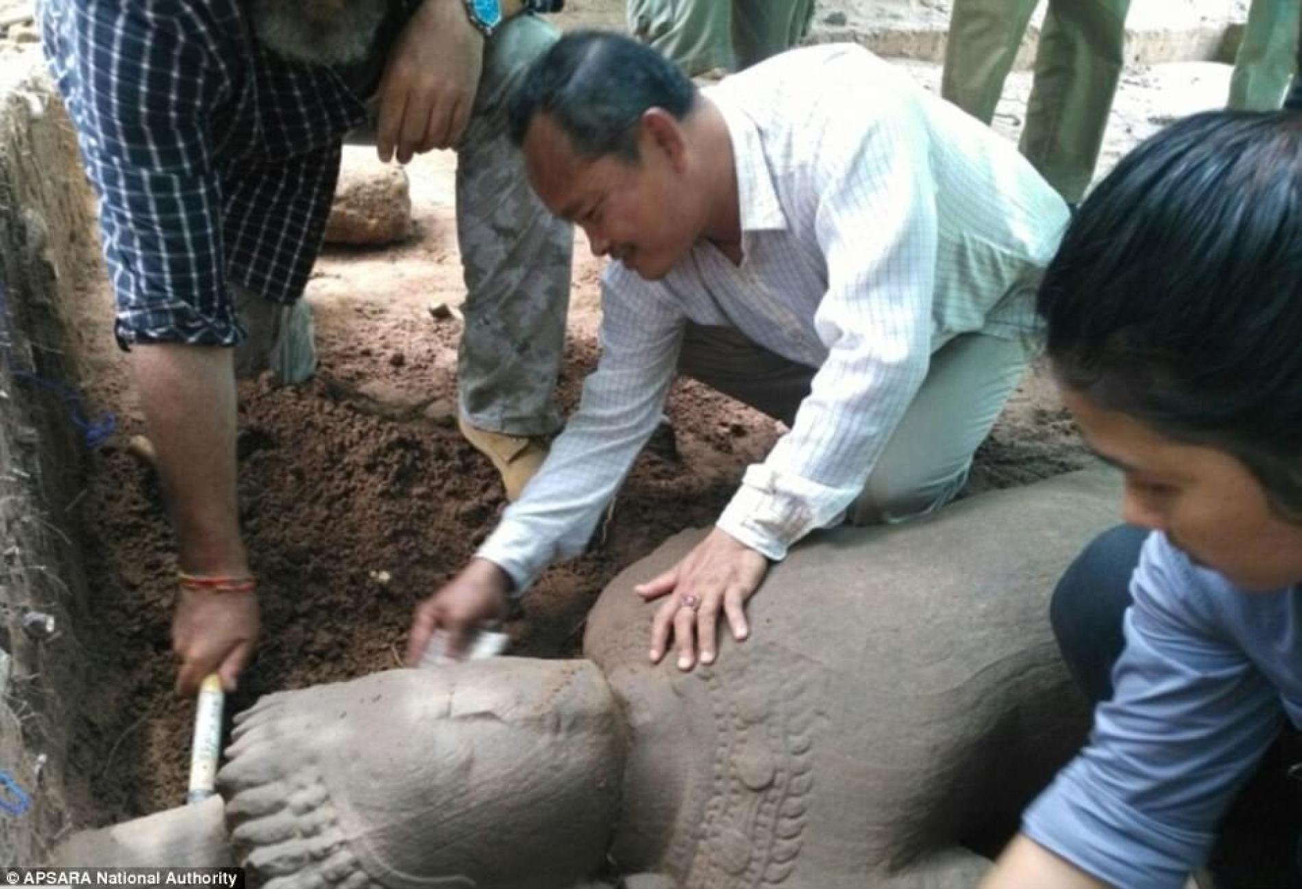 Statua w Angkor Wat