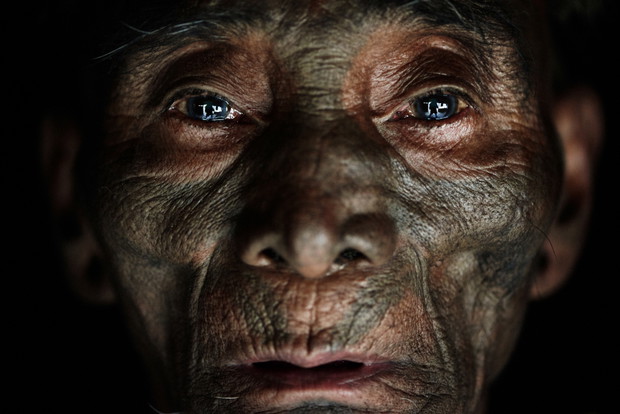 Plemię Konyak z indyjskiego stanu Nagaland.