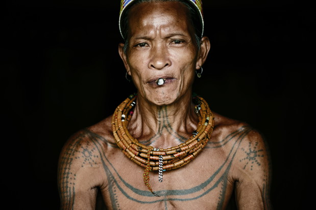 Plemię Mentawai z Indonezji.