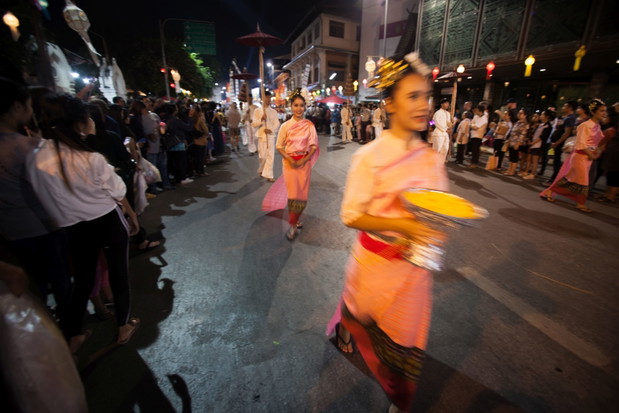 Loy Krathong - święto obchodzone podczas pełni księżyca w Chiang Mai