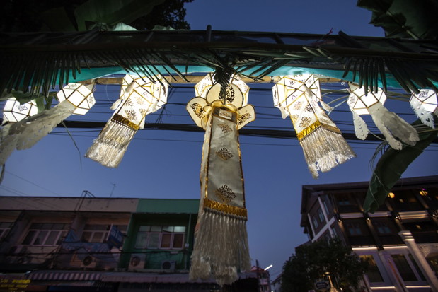 Loy Krathong - święto obchodzone podczas pełni księżyca w Chiang Mai