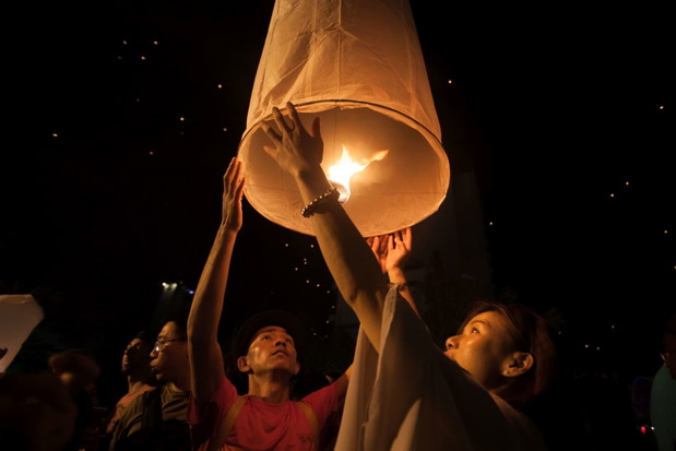 Loy Krathong - święto obchodzone podczas pełni księżyca w Chiang Mai