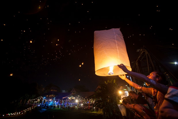 Loy Krathong - święto obchodzone podczas pełni księżyca w Chiang Mai