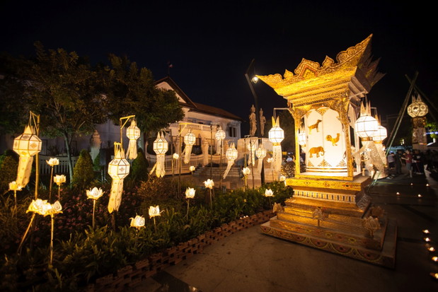 Loy Krathong - święto obchodzone podczas pełni księżyca w Chiang Mai
