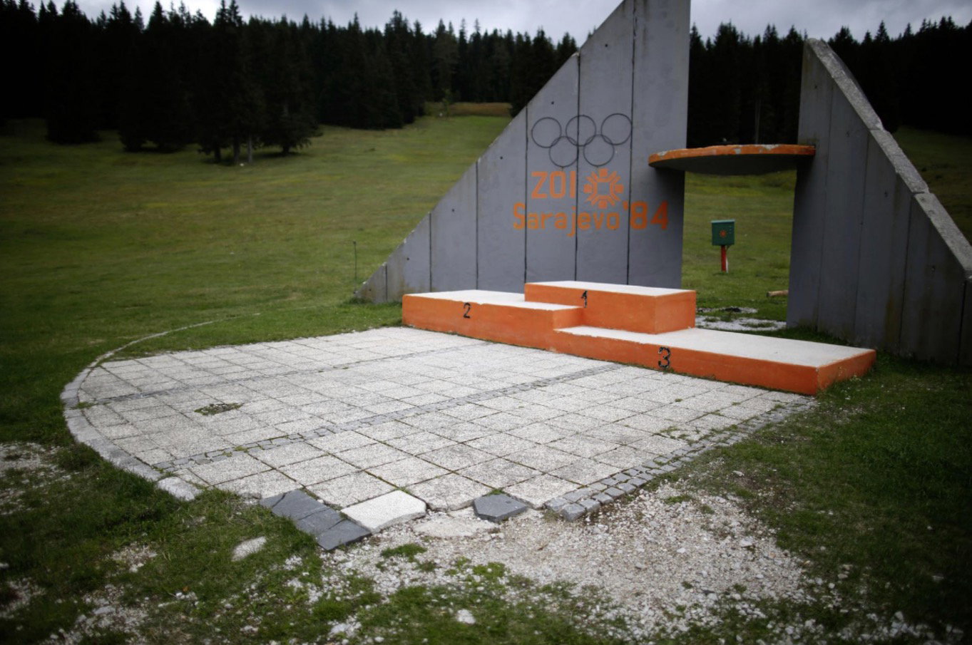 Puste podium
