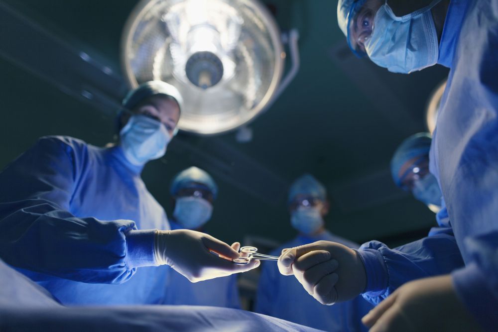 Niedawno opublikowany na łamach The New England Journal of Medicine przypadek pewnej 42-latki brzmi dość szokująco. Kobieta zgłosiła się do lekarzy z bólami brzucha i problemami z wzdęciami. Prześwietlenie przyniosło zaskakującą informację: w podbrzuszu z
