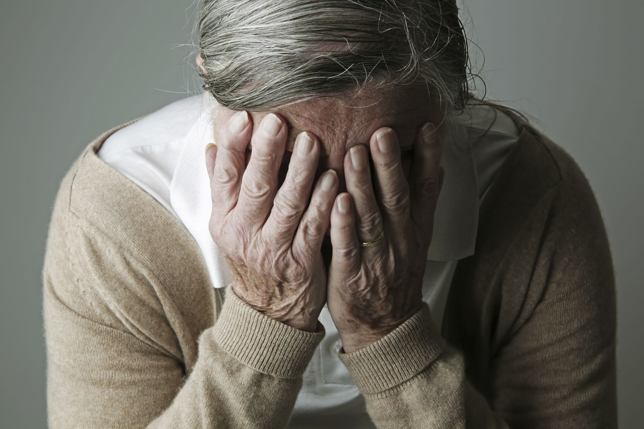 Jak rozpoznać chorobę Alzheimera? 10 alarmujących symptomów