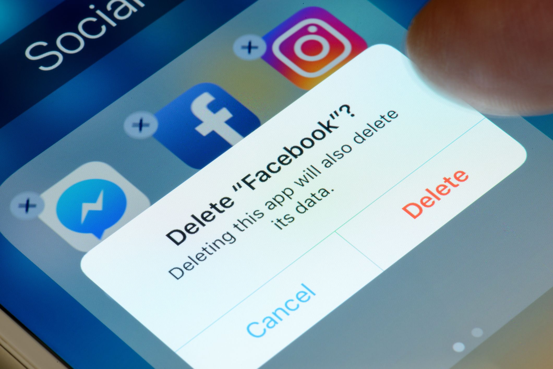 Facebook przyznał się: numery telefonów użytkowników sprzedane reklamodawcom