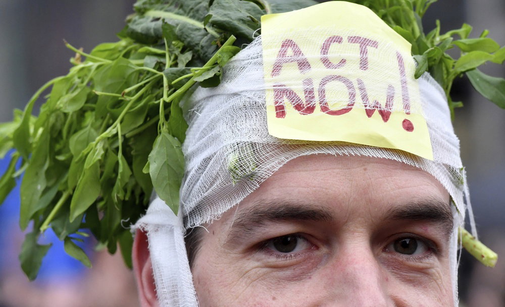Manifestujący w Brukseli przed szczytem COP24