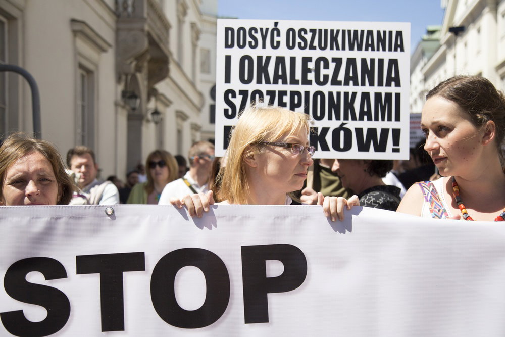 Demonstracja antyszczepionkowców w Warszawie.