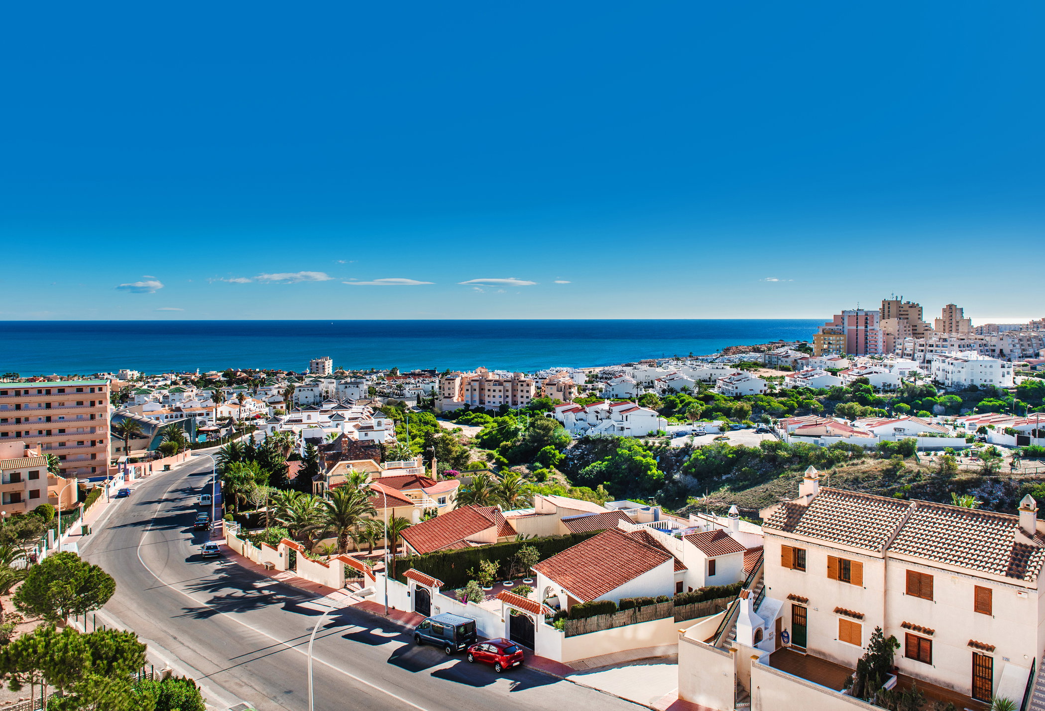 Costa Blanca to jeden z najbardziej znanych regionów turystyczny Hiszpanii (fot. Getty Images)